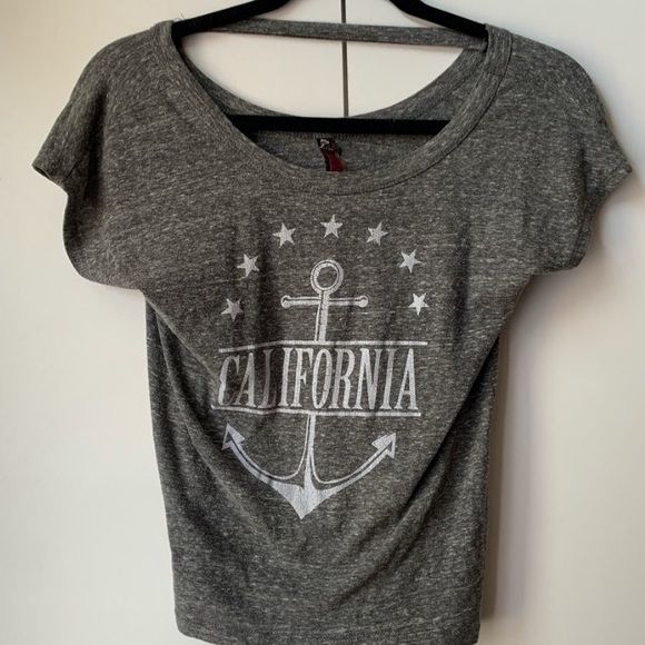 T-Shirt - Picture 1 of 2